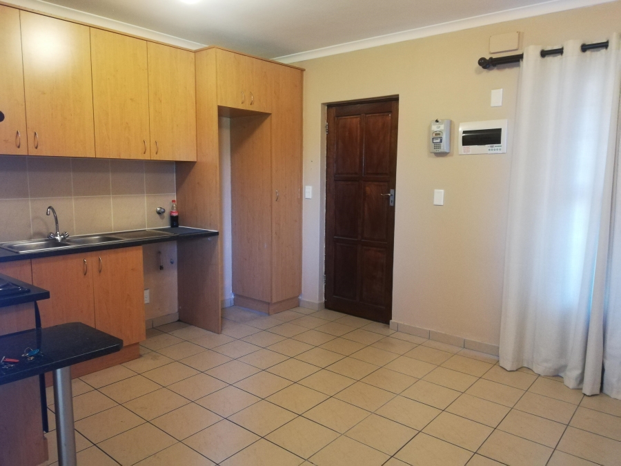 To Let 1 Bedroom Property for Rent in Lansdowne Western Cape
